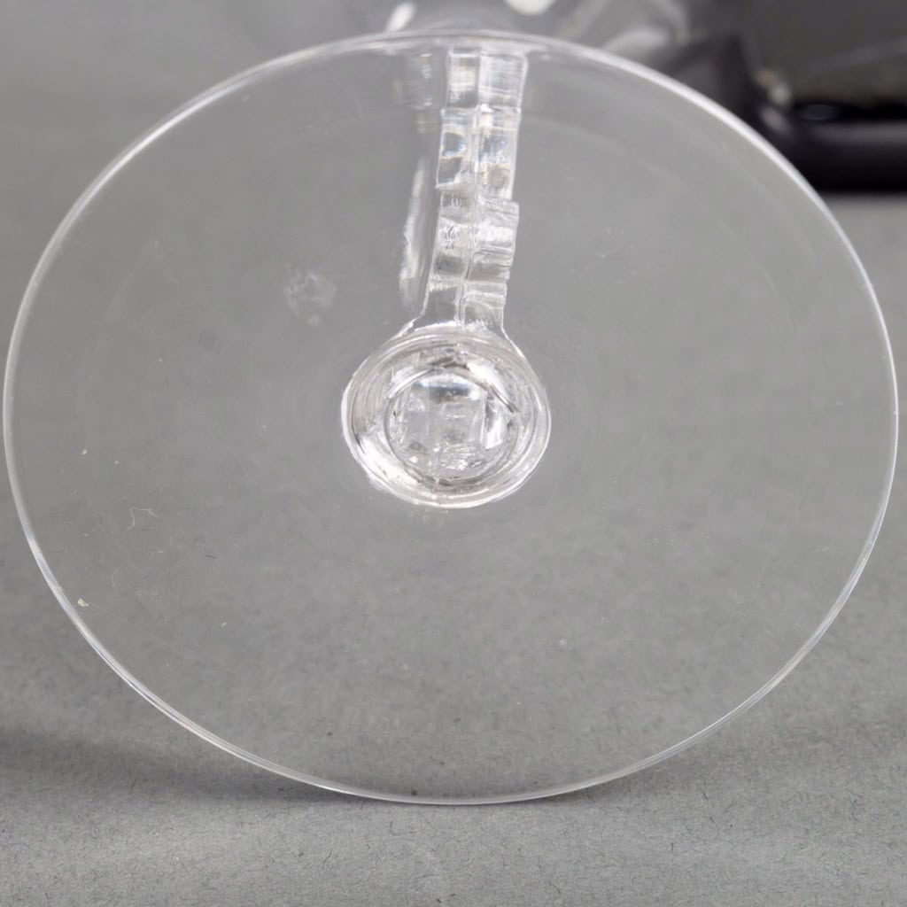 Service « Strasbourg » verre blanc de René LALIQUE – 16 pièces | Biron Service "Strasbourg" verre blanc de René LALIQUE - 16 pièces