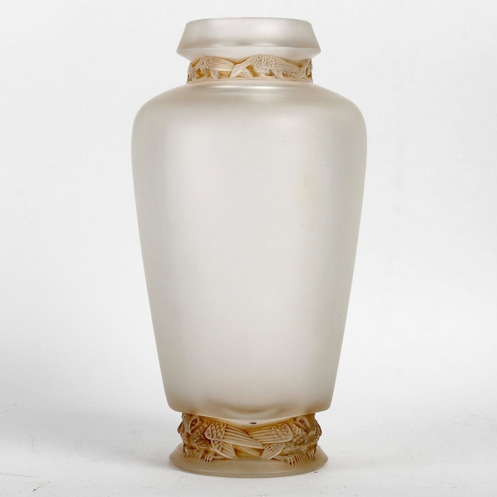 Vase « Frise Aigles » verre blanc patiné sépia de René LALIQUE | Biron Vase "Frise Aigles" verre blanc patiné sépia de René LALIQUE