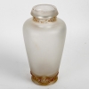 Vase « Frise Aigles » verre blanc patiné sépia de René LALIQUE | Biron Vase "Frise Aigles" verre blanc patiné sépia de René LALIQUE