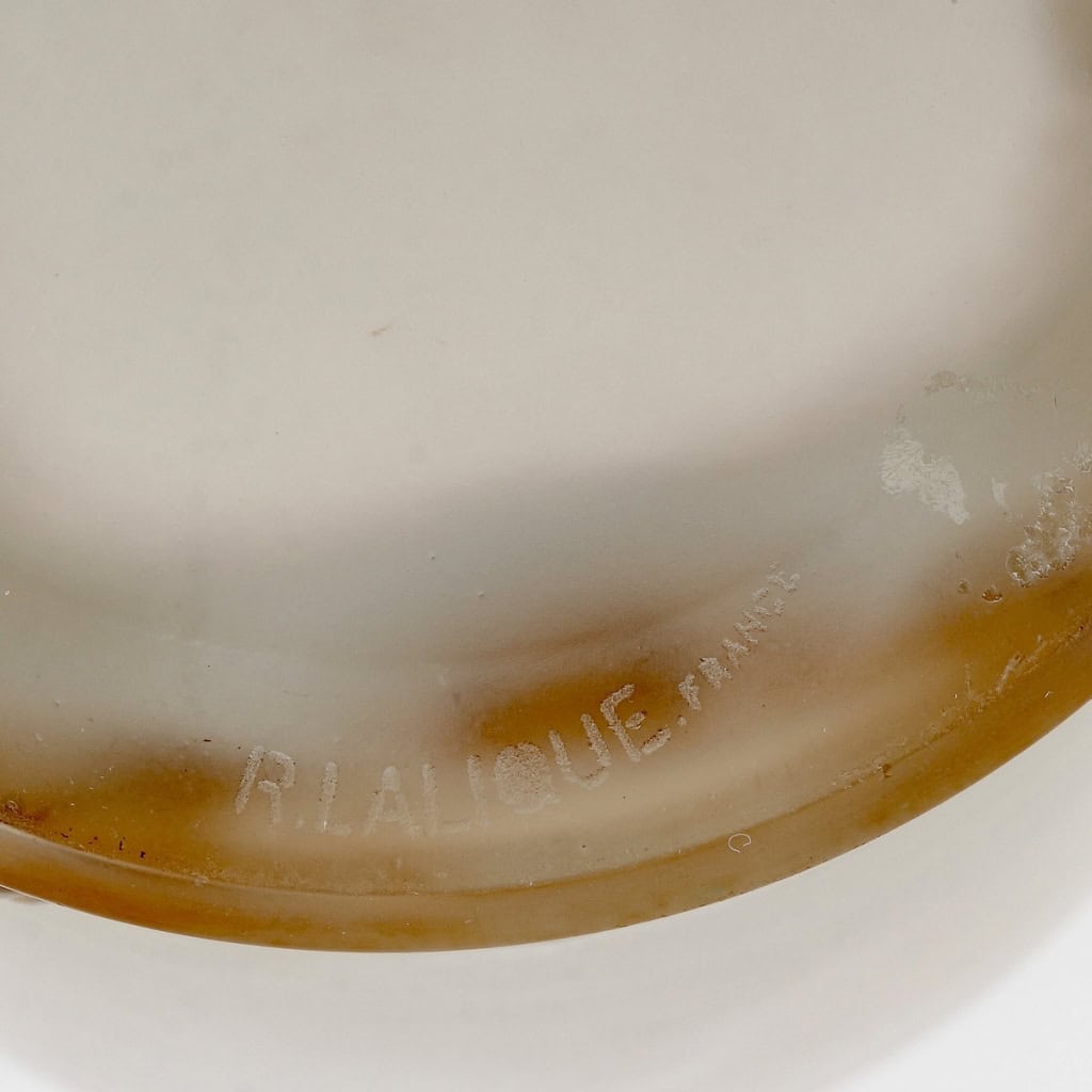 Vase « Frise Aigles » verre blanc patiné sépia de René LALIQUE | Biron Vase "Frise Aigles" verre blanc patiné sépia de René LALIQUE