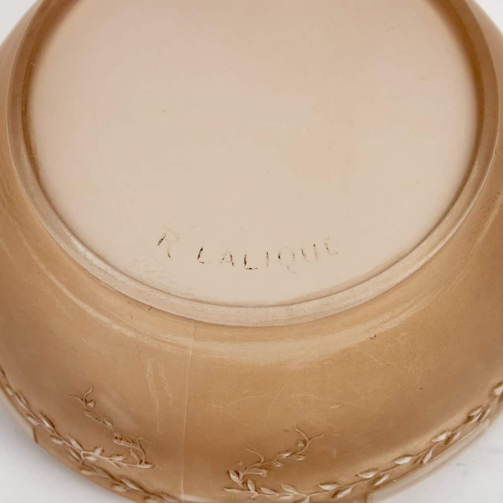 Boîte « Ermenonville » verre blanc patiné sépia de René LALIQUE | Biron Boîte "Ermenonville" verre blanc patiné sépia de René LALIQUE