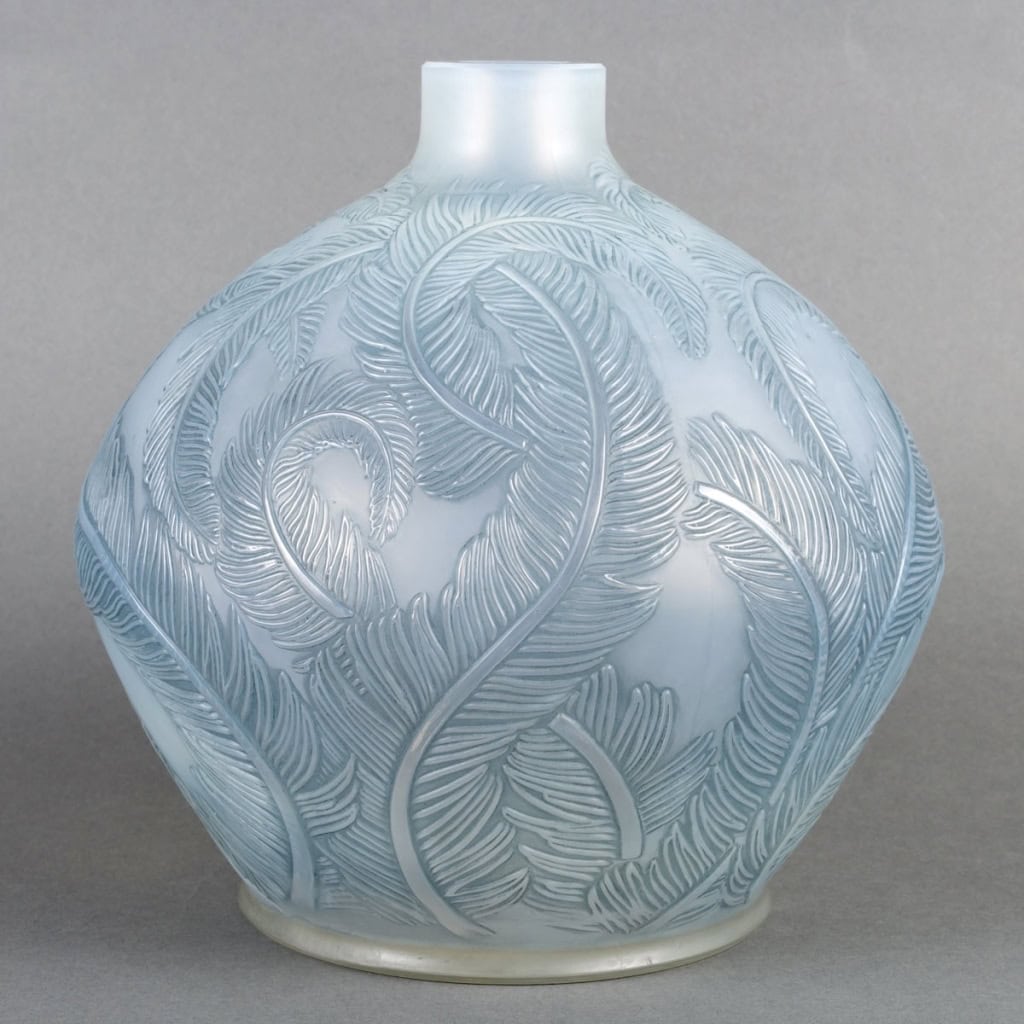 Vase « Plumes » verre opalescent double couche patiné bleu de René LALIQUE | Biron ||||||