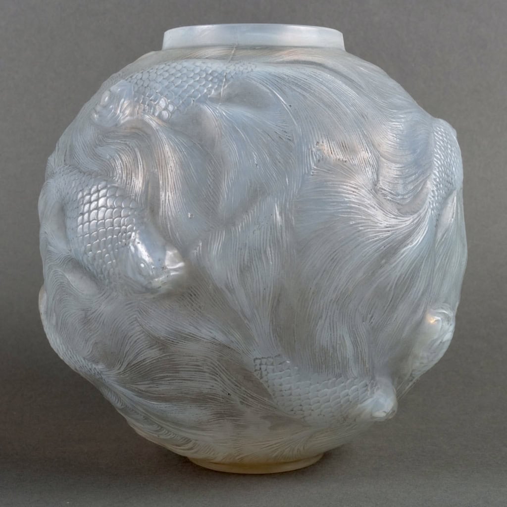 Vase « Formose » verre opalescent double couche patiné gris de René LALIQUE | Biron Vase « Formose » verre opalescent double couche patiné gris de René LALIQUE