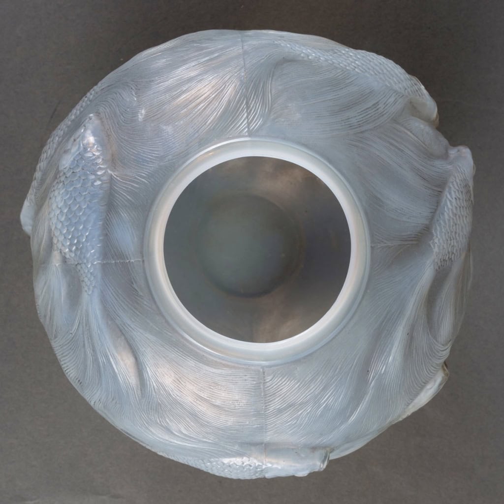 Vase « Formose » verre opalescent double couche patiné gris de René LALIQUE | Biron Vase « Formose » verre opalescent double couche patiné gris de René LALIQUE