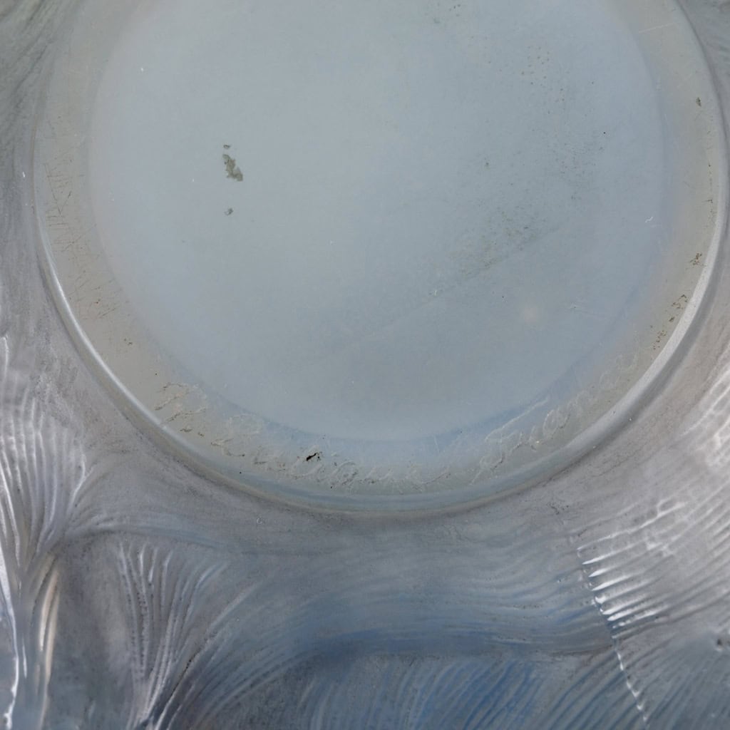 Vase « Formose » verre opalescent double couche patiné gris de René LALIQUE | Biron Vase « Formose » verre opalescent double couche patiné gris de René LALIQUE