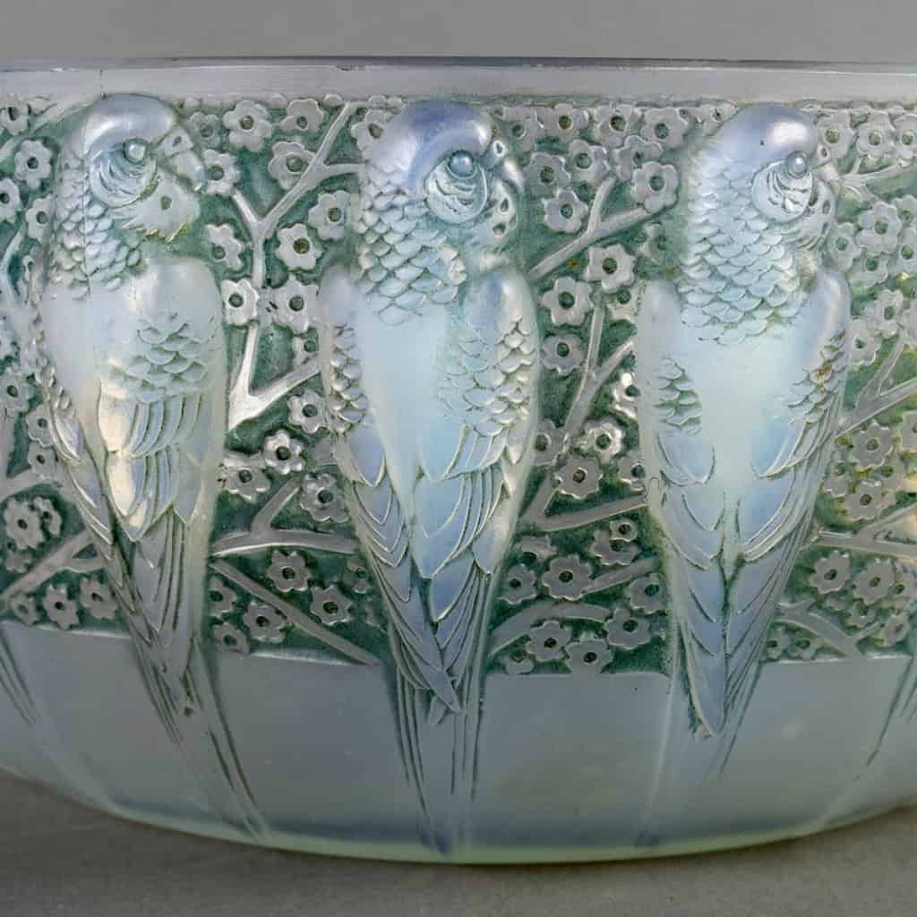 Coupe « Perruches » verre opalescent patiné vert de René LALIQUE | Biron Coupe "Perruches" verre opalescent patiné vert de René LALIQUE
