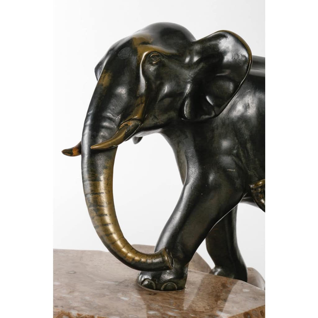 Éléphant en bronze sur marbre, XXème siècle | Biron Éléphant en bronze sur marbre, XXème siècle