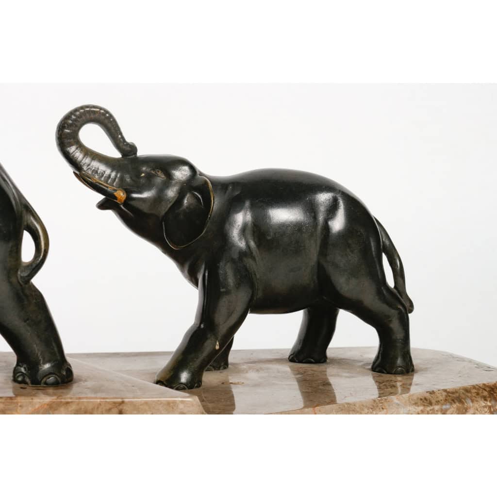 Éléphant en bronze sur marbre, XXème siècle | Biron Éléphant en bronze sur marbre, XXème siècle