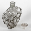 Flacon « Salamandres » verre blanc patiné gris de René LALIQUE
