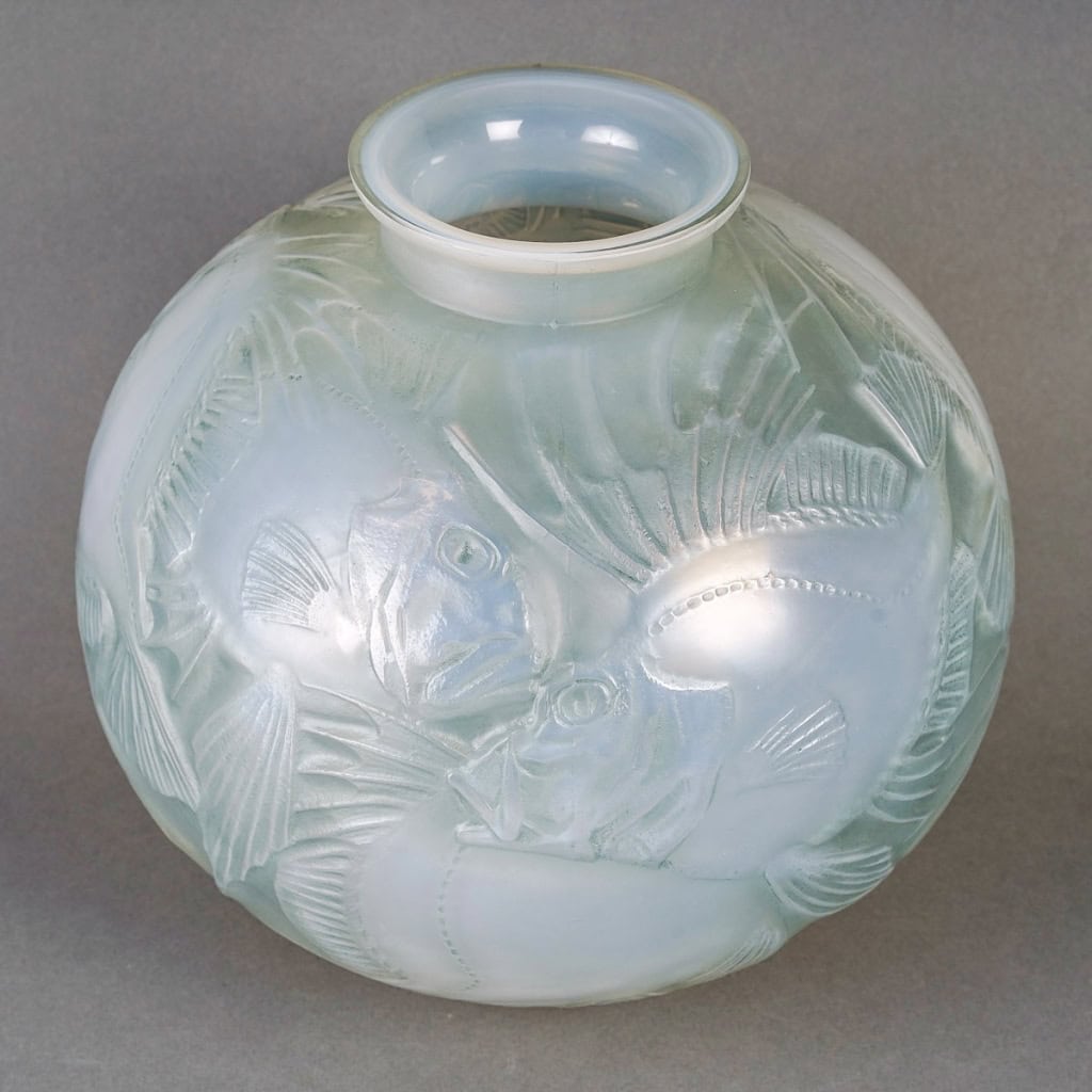 Vase « Poissons » verre opalescent patiné bleu vert de René LALIQUE | Biron Vase "Poissons" verre opalescent patiné bleu vert de René LALIQUE
