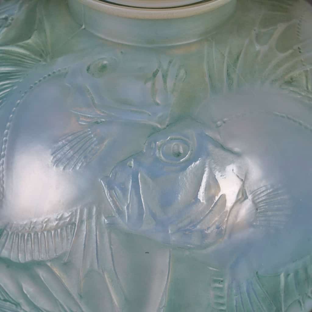 Vase « Poissons » verre opalescent patiné bleu vert de René LALIQUE | Biron Vase "Poissons" verre opalescent patiné bleu vert de René LALIQUE