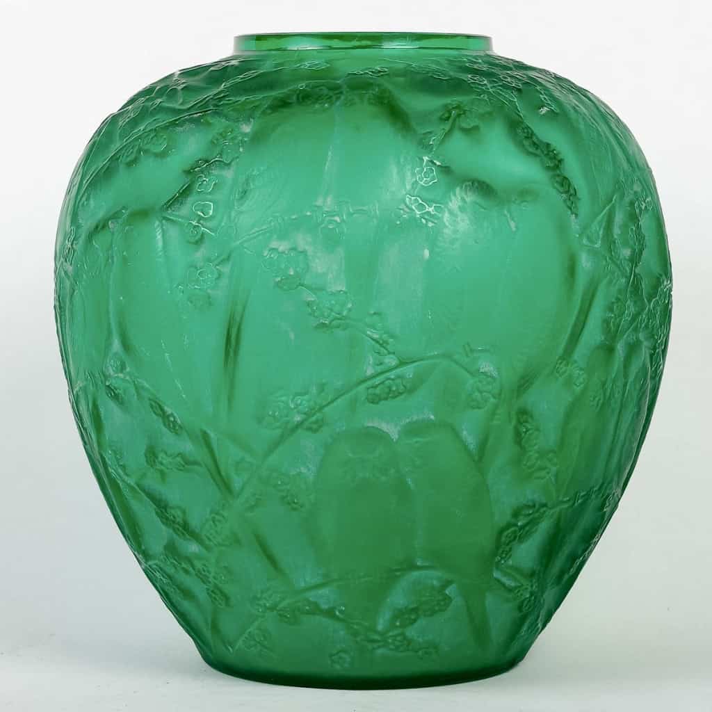 Vase « Perruches » verre vert émeraude patiné blanc de René LALIQUE | Biron ||||||