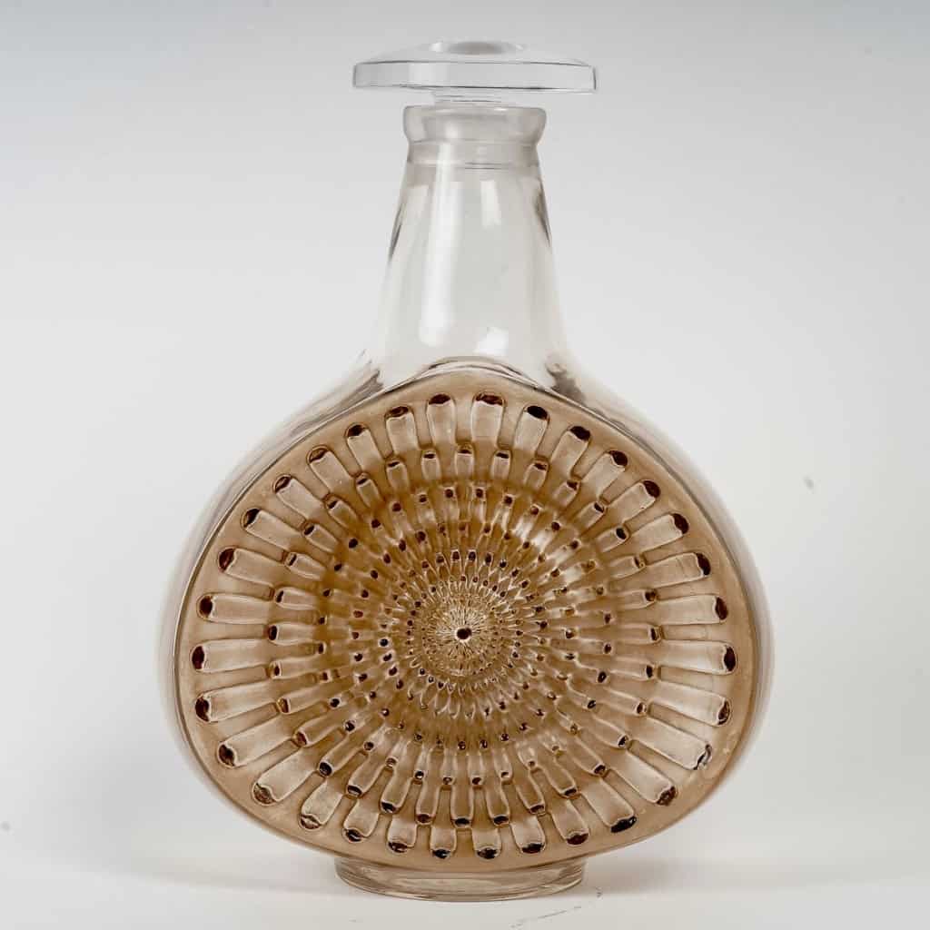 Carafe Reine Marguerite verre blanc patiné sépia et émaillé brun de René LALIQUE | Biron |||||||
