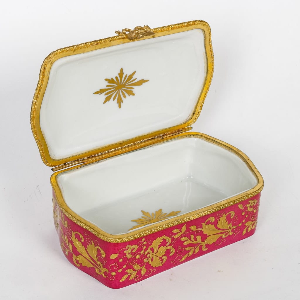 Coffret à bijoux en porcelaine fin XIXème siècle | Biron Coffret à bijoux en porcelaine fin XIXème siècle