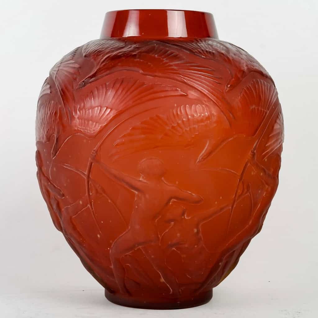 Vase « Archers » verre rouge de René LALIQUE | Biron |||||||