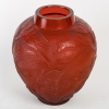 Vase « Archers » verre rouge de René LALIQUE | Biron Vase "Archers" verre rouge de René LALIQUE
