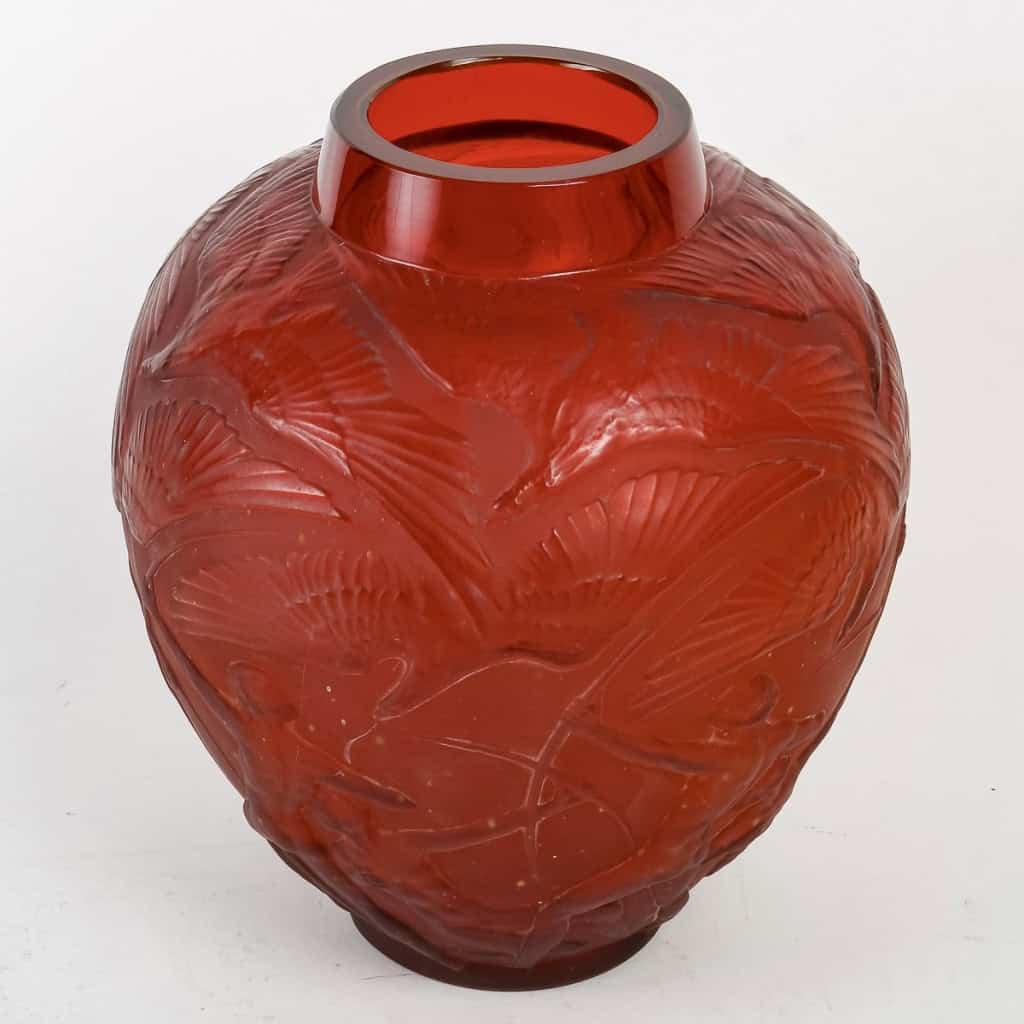 Vase « Archers » verre rouge de René LALIQUE | Biron Vase "Archers" verre rouge de René LALIQUE