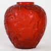 René Lalique : Vase « perruches » Teinté Rouge » | Biron René Lalique : Vase "perruches" Teinté Rouge"