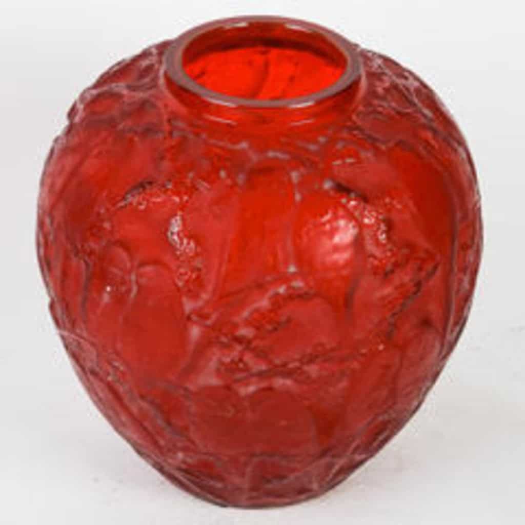 René Lalique : Vase « perruches » Teinté Rouge » | Biron René Lalique : Vase "perruches" Teinté Rouge"