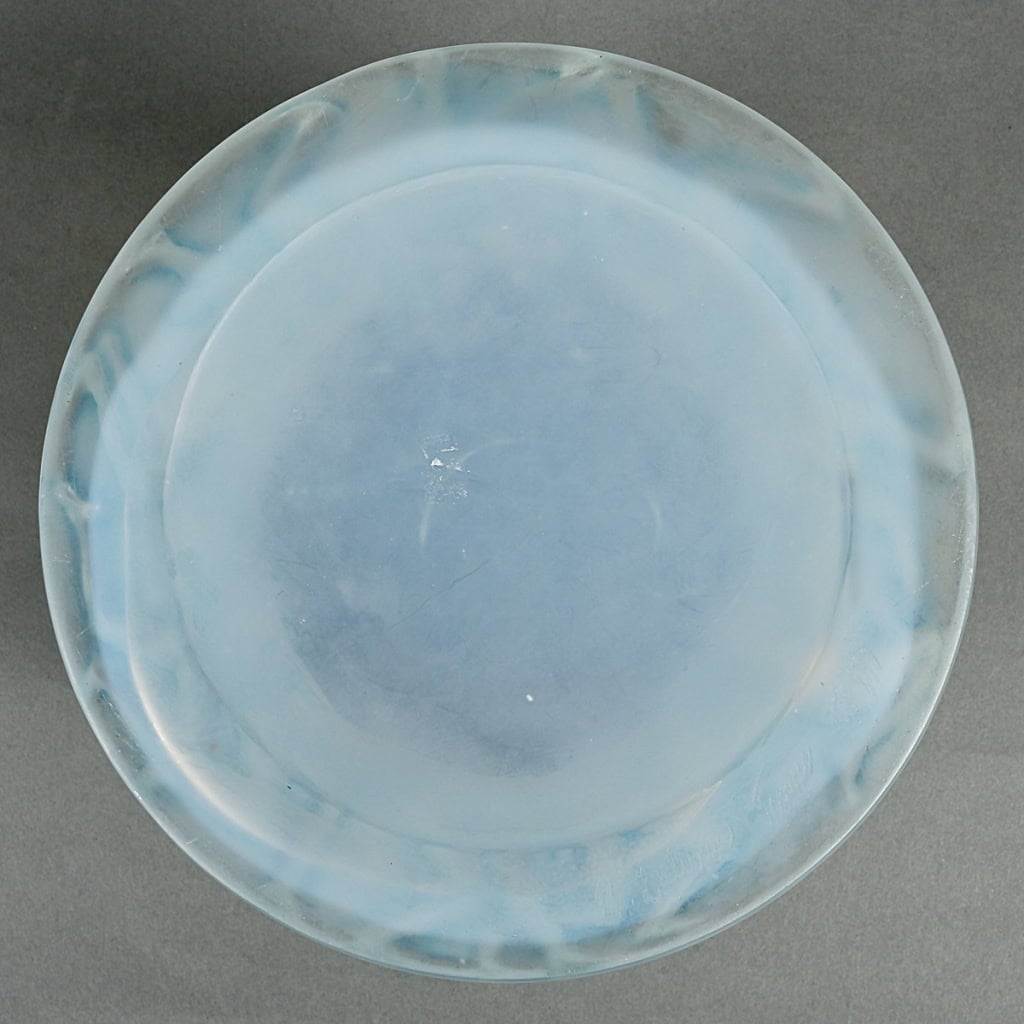 Vase « Lutteurs » verre opalescent patiné bleu de René LALIQUE | Biron Vase "Lutteurs" verre opalescent patiné bleu de René LALIQUE