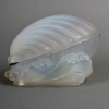 Flacon « Trésor de la Mer » verre opalescent de René LALIQUE pour SAKS | Biron Flacon "Trésor de la Mer" verre opalescent de René LALIQUE pour SAKS