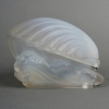 Flacon « Trésor de la Mer » verre opalescent de René LALIQUE pour SAKS | Biron Flacon "Trésor de la Mer" verre opalescent de René LALIQUE pour SAKS