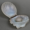 Flacon « Trésor de la Mer » verre opalescent de René LALIQUE pour SAKS | Biron Flacon "Trésor de la Mer" verre opalescent de René LALIQUE pour SAKS