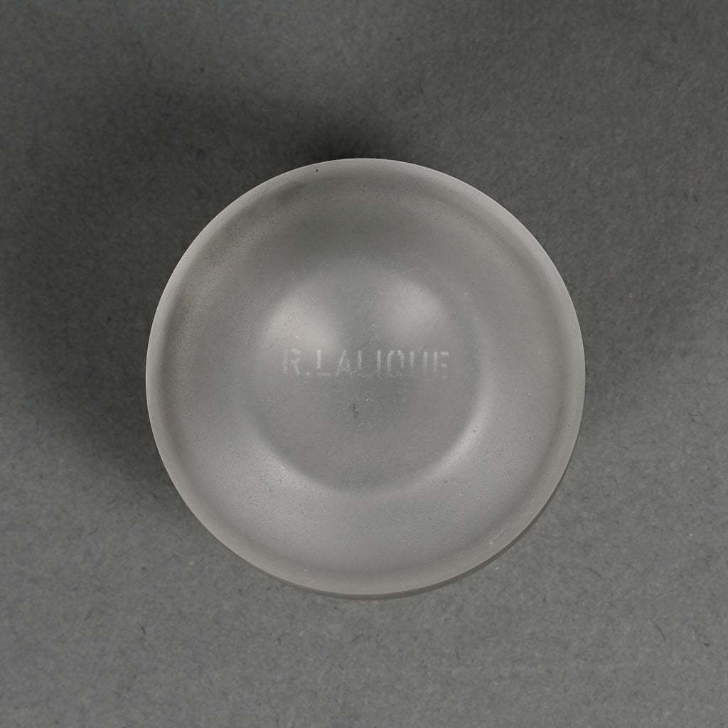 Flacon « Trésor de la Mer » verre opalescent de René LALIQUE pour SAKS | Biron Flacon "Trésor de la Mer" verre opalescent de René LALIQUE pour SAKS