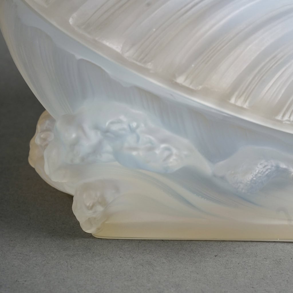 Flacon « Trésor de la Mer » verre opalescent de René LALIQUE pour SAKS | Biron Flacon "Trésor de la Mer" verre opalescent de René LALIQUE pour SAKS