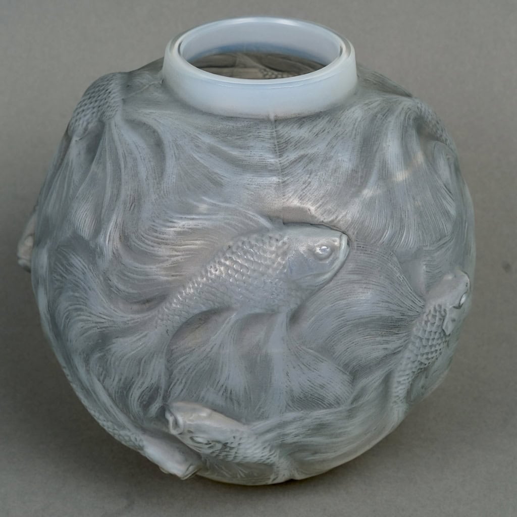 Vase « Formose » verre opalescent patiné gris de René LALIQUE | Biron Vase "Formose" verre opalescent patiné gris de René LALIQUE