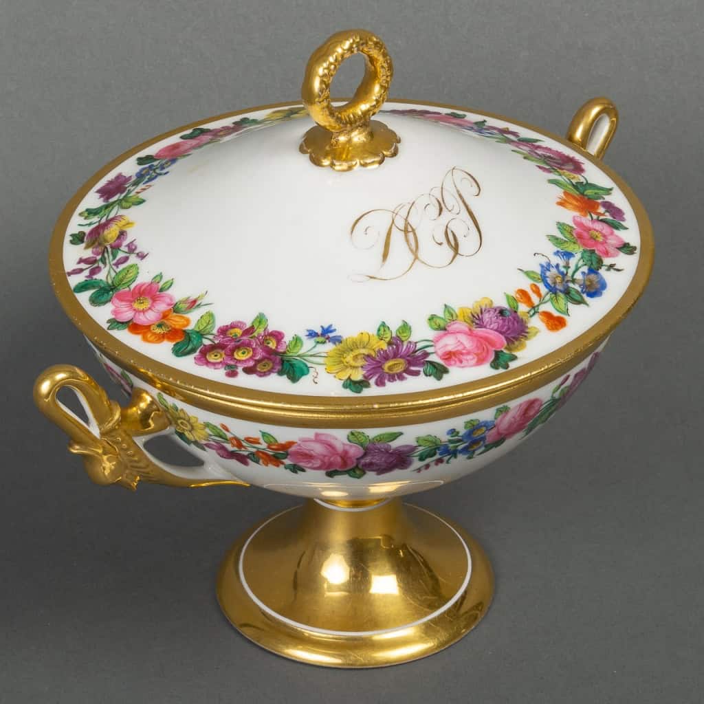 Drageoire en porcelaine de Paris, XIXème siècle | Biron Drageoire en porcelaine de Paris, XIXème siècle