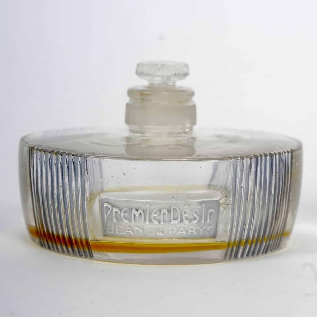 Flacon « Premier Désir » verre blanc patiné bleu de René LALIQUE pour Jean de Parys | Biron Flacon "Premier Désir" verre blanc patiné bleu de René LALIQUE pour Jean de Parys