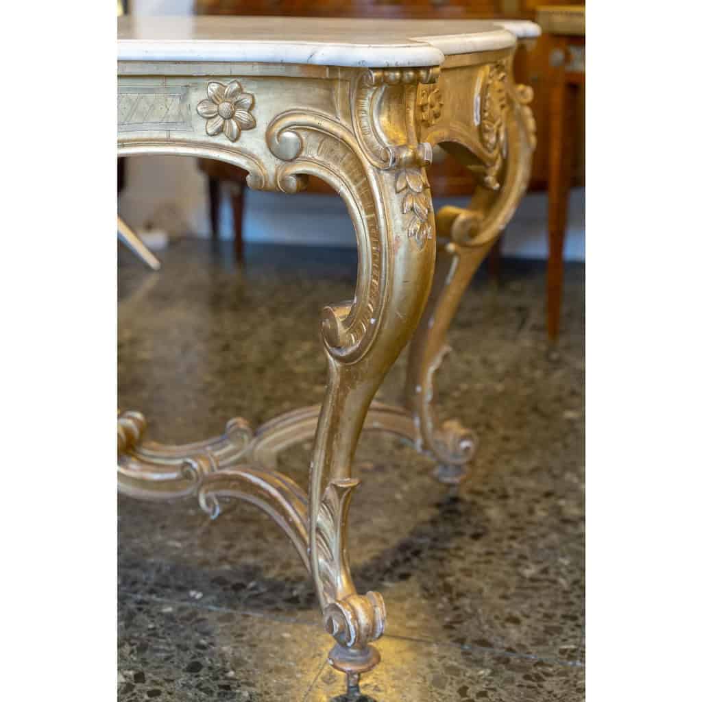 Table de milieu en bois doré d’ époque NIII. | Biron Table de milieu en bois doré d’ époque NIII.