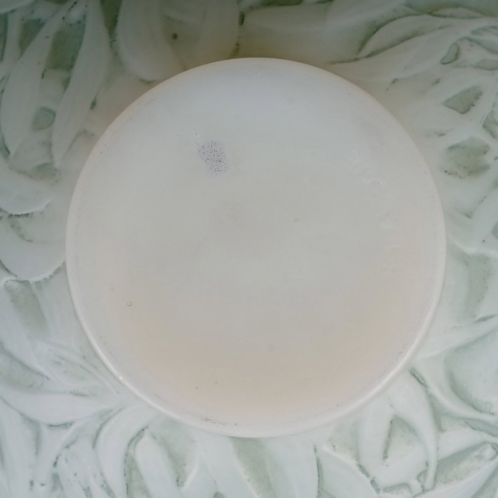 Vase « Gui » verre opalescent patiné vert de René LALIQUE | Biron Vase "Gui" verre opalescent patiné vert de René LALIQUE