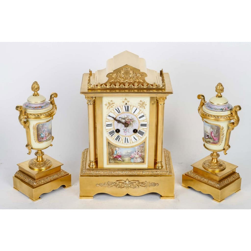 Garniture en bronze doré et porcelaine fin XIXème siècle | Biron Garniture en bronze doré et porcelaine fin XIXème siècle
