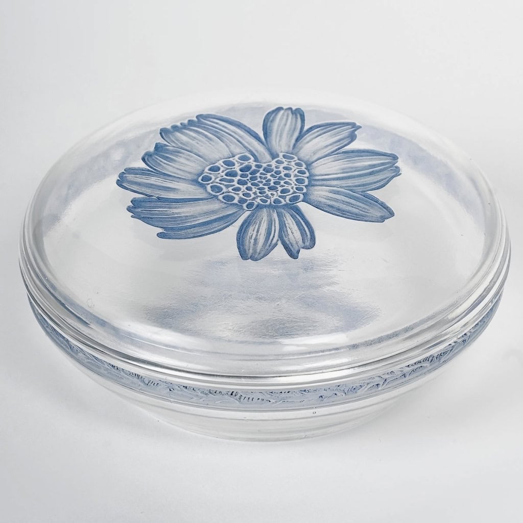 Boîte « Camélias » verre blanc patiné de René LALIQUE pour D’Orsay | Biron |||||||