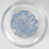 Boîte « Camélias » verre blanc patiné de René LALIQUE pour D’Orsay | Biron Boîte "Camélias" verre blanc patiné de René LALIQUE pour D'Orsay
