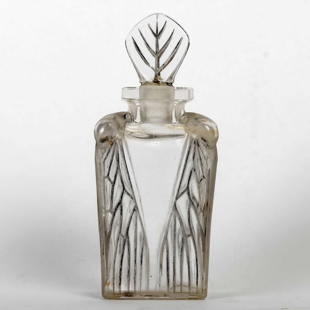 Flacon « Cigalia » verre blanc patiné gris de René LALIQUE pour Roger et Gallet | Biron ||||||