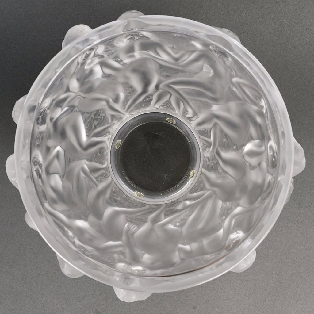 Vase « Bacchantes » cristal blanc de LALIQUE FRANCE | Biron Vase "Bacchantes" cristal blanc de LALIQUE FRANCE