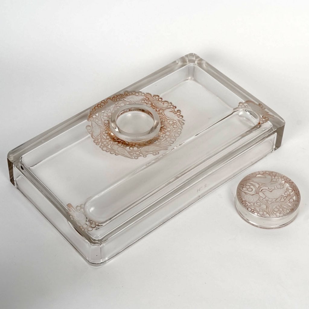 Encrier « Colbert » verre blanc patiné sépia de René LALIQUE – N°2/50 | Biron Encrier "Colbert" verre blanc patiné sépia de René LALIQUE - N°2/50