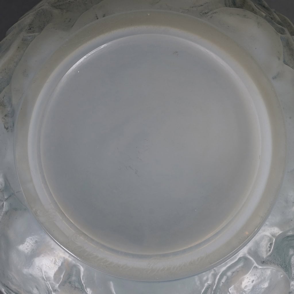 Vase « Monnaie du Pape » verre opalescent patiné bleu de René LALIQUE | Biron Vase "Monnaie du Pape" verre opalescent patiné bleu de René LALIQUE