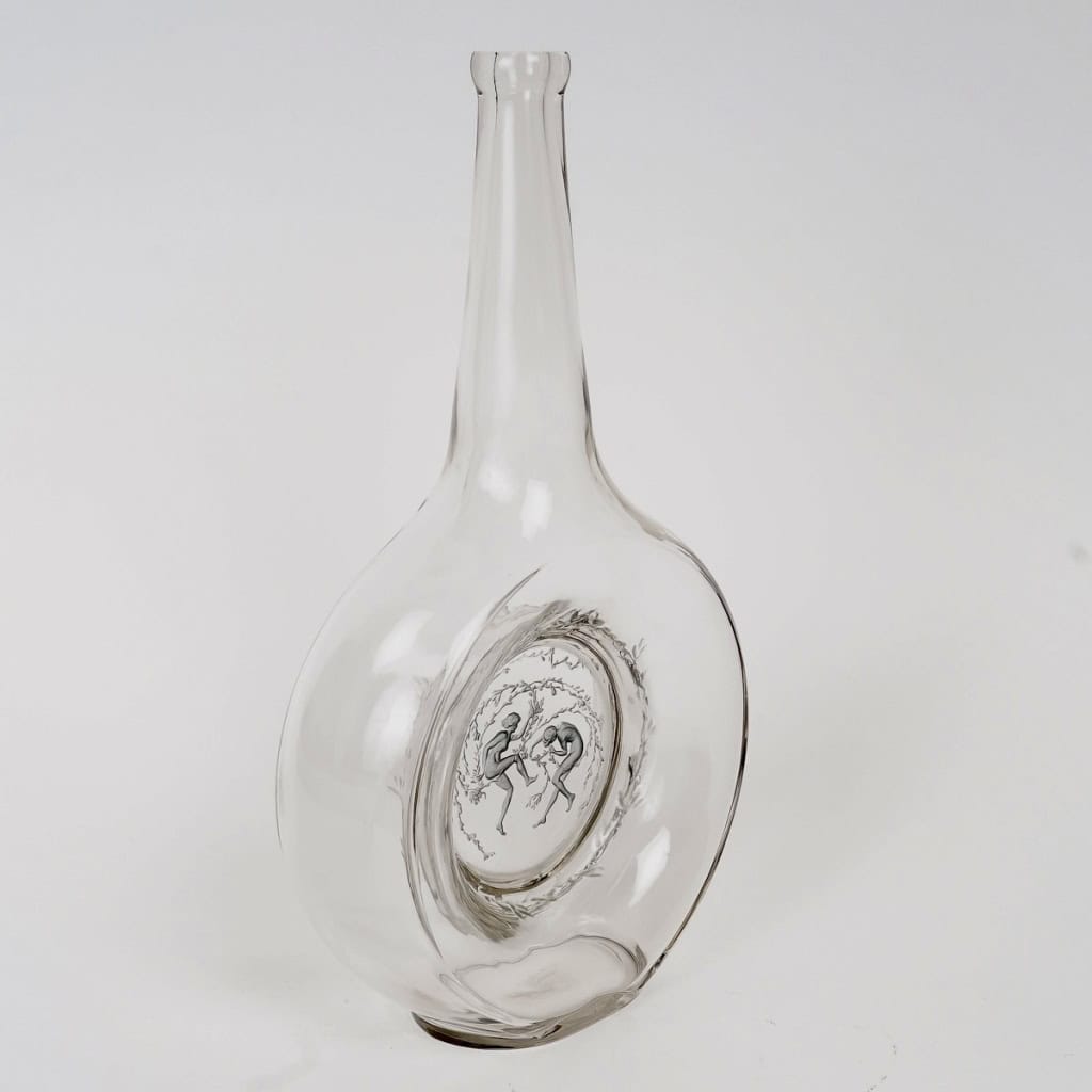 Carafe « Deux Danseuses » verre blanc patiné bleu de René LALIQUE | Biron Carafe "Deux Danseuses" verre blanc patiné bleu de René LALIQUE
