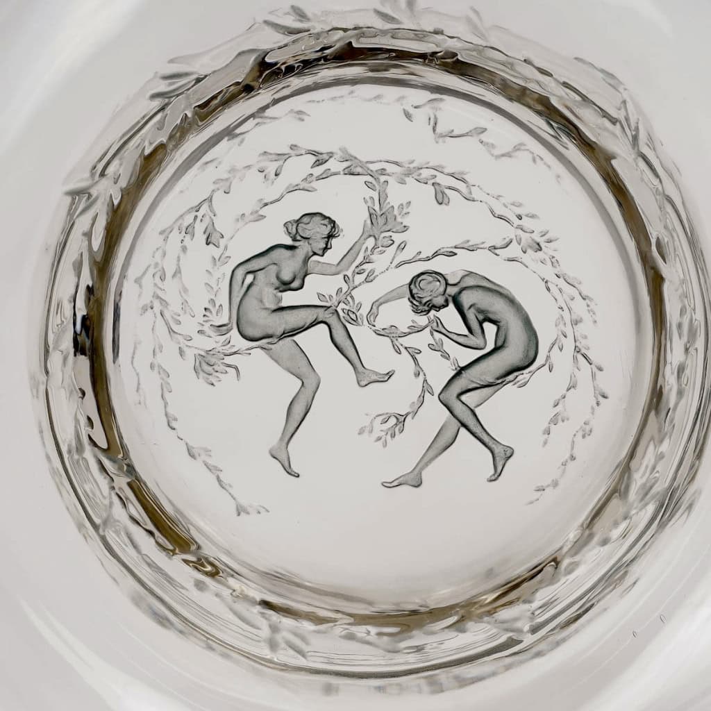 Carafe « Deux Danseuses » verre blanc patiné bleu de René LALIQUE | Biron Carafe "Deux Danseuses" verre blanc patiné bleu de René LALIQUE