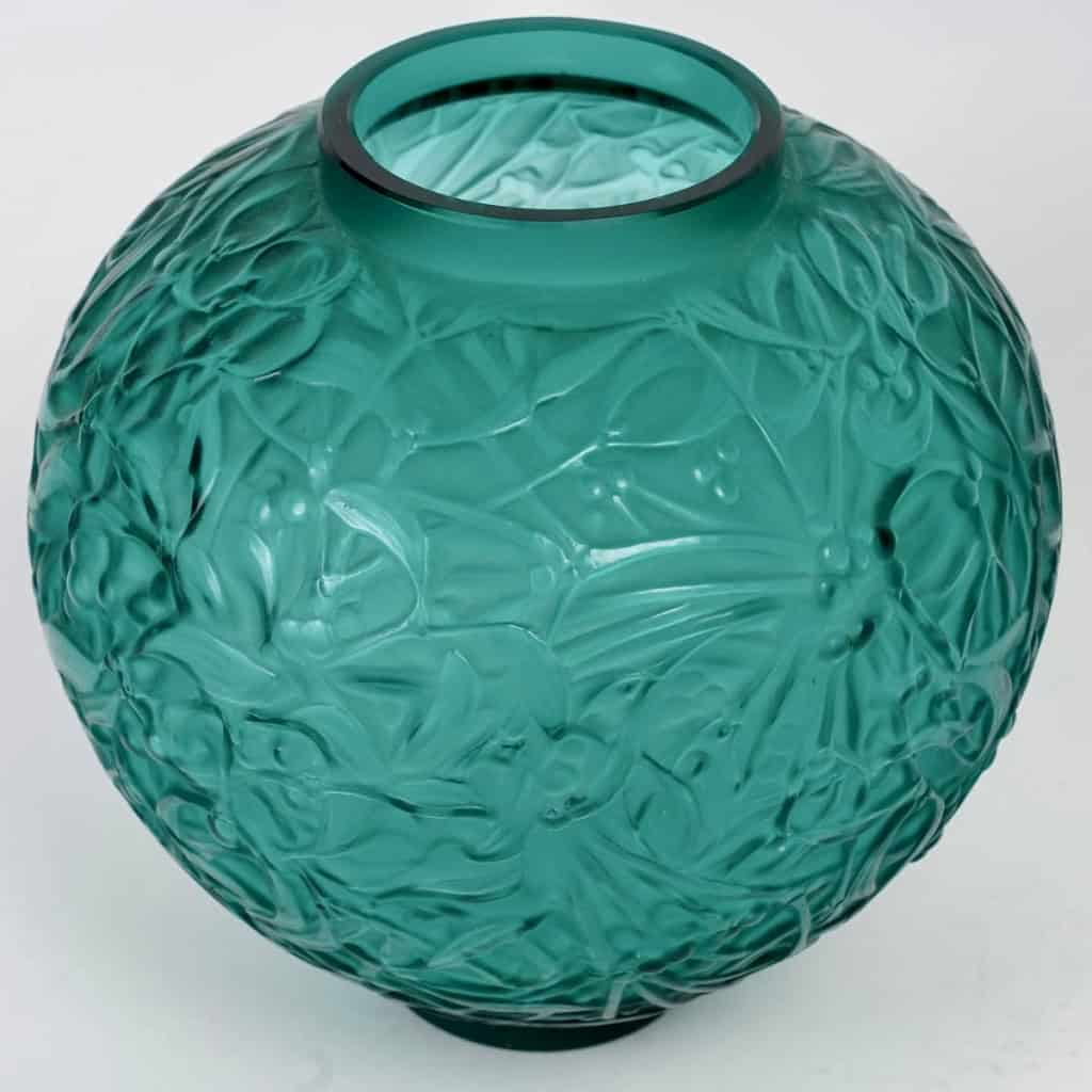 Vase « Gui » verre vert canard de René LALIQUE | Biron Vase "Gui" verre vert canard de René LALIQUE