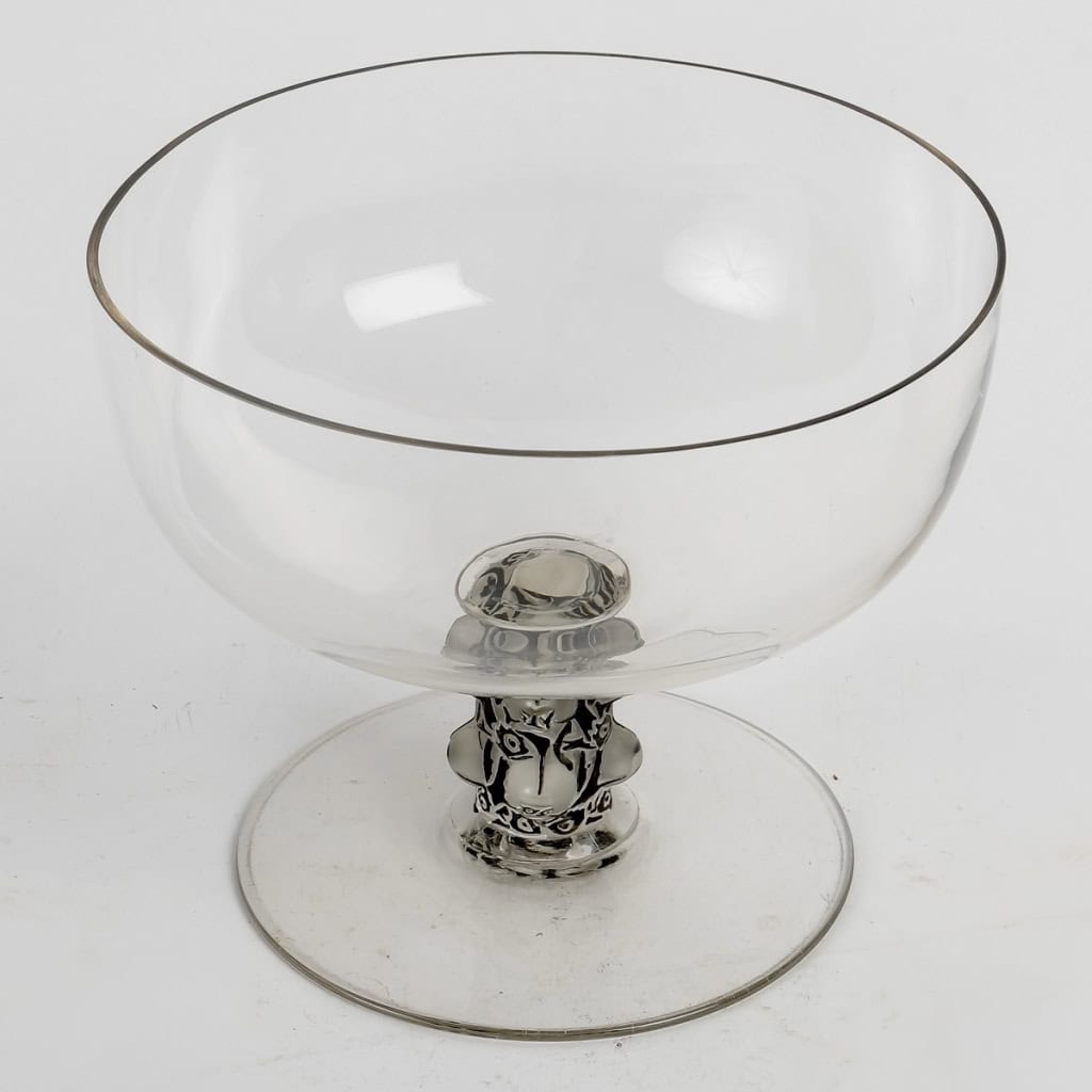 Coupe « Saint Denis » verre blanc émaillé noir de René LALIQUE | Biron Coupe "Saint Denis" verre blanc émaillé noir de René LALIQUE