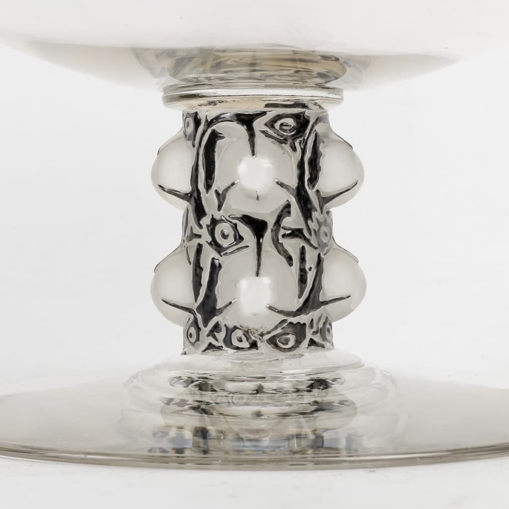 Coupe « Saint Denis » verre blanc émaillé noir de René LALIQUE | Biron Coupe "Saint Denis" verre blanc émaillé noir de René LALIQUE