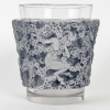 Vase « Bacchus » verre blanc patiné bleu de René LALIQUE | Biron Vase "Bacchus" verre blanc patiné bleu de René LALIQUE