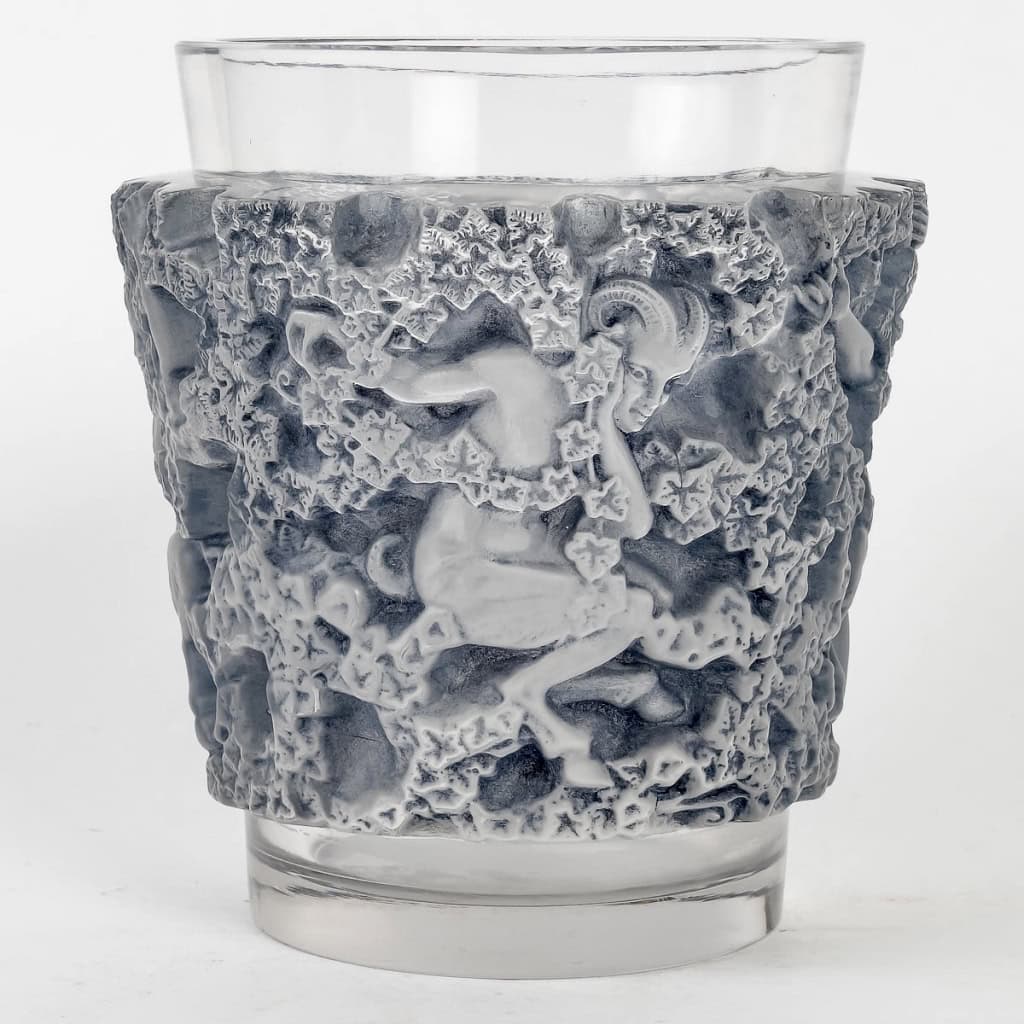 Vase « Bacchus » verre blanc patiné bleu de René LALIQUE | Biron Vase "Bacchus" verre blanc patiné bleu de René LALIQUE