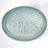 Boîte « Amours » verre blanc patiné bleu de René LALIQUE | Biron Boîte "Amours" verre blanc patiné bleu de René LALIQUE