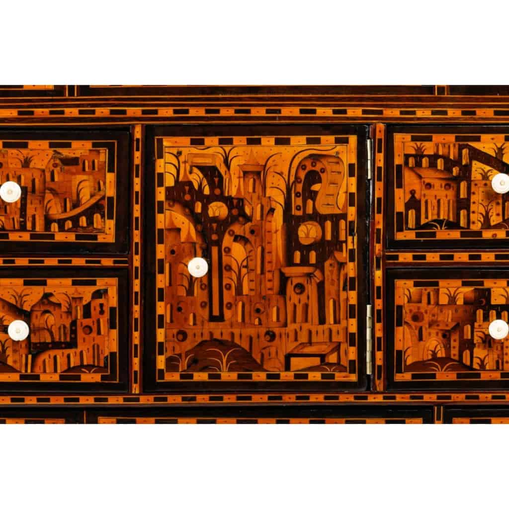 Cabinet en marqueterie. | Biron Cabinet en marqueterie.